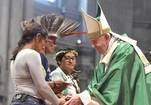 Al inaugurar el Sinodo el Papa