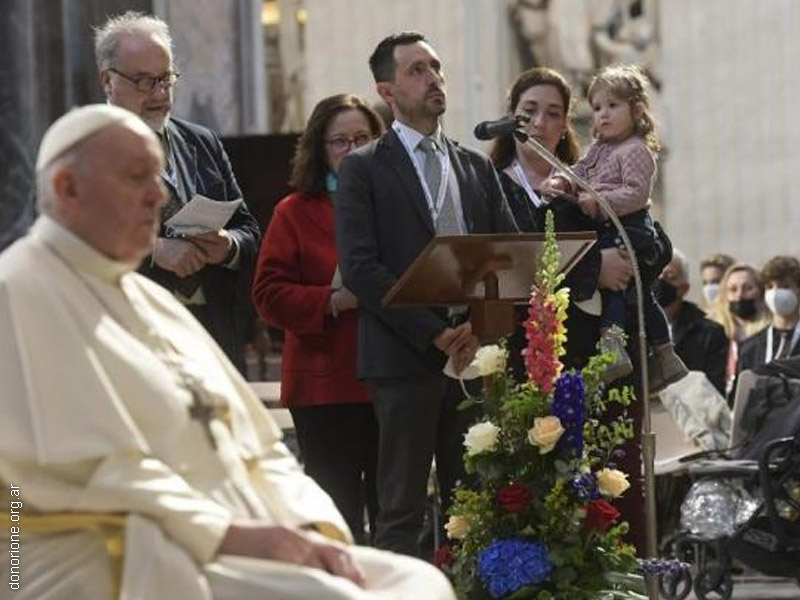 El Papa encomienda a Maria a toda la humanidad