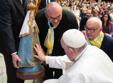 El Papa Francisco y la imagen de la Virgen de Itatí de Don Orione