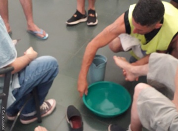 El Hogar de Cristo lavó los pies del Cottolengo en Mendoza