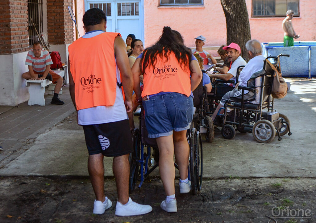 20 chicas y chicos orionitas vivieron una nueva edición el Voluntariando en el Pequeño Cottolengo de Claypole. Una experiencia de amistad, servicio y compromiso.